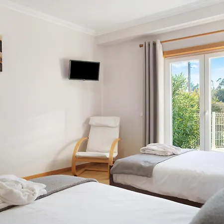 Rosa Com Piscina E Jacuzzi * Salir de Matos