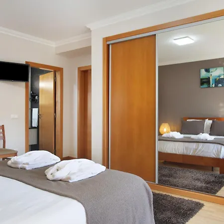 Rosa Com Piscina E Jacuzzi Vila *