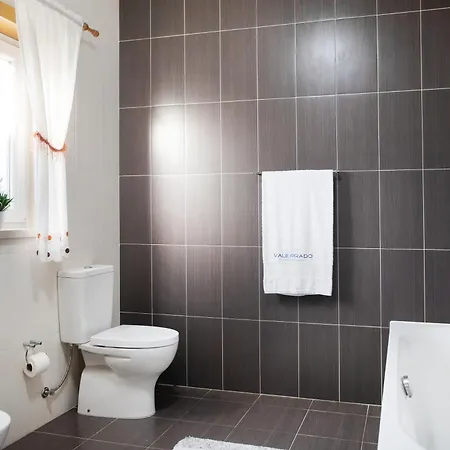 Rosa Com Piscina E Jacuzzi Vila *