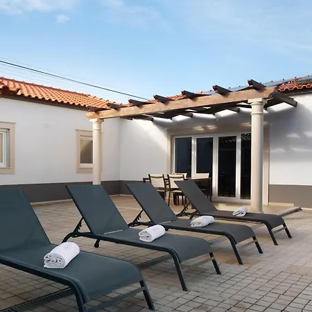 Rosa Com Piscina E Jacuzzi Vila