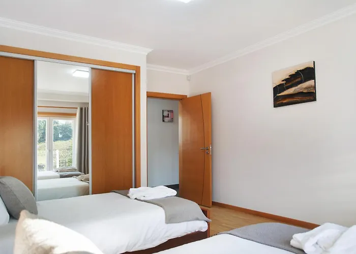 Rosa Com Piscina E Jacuzzi *