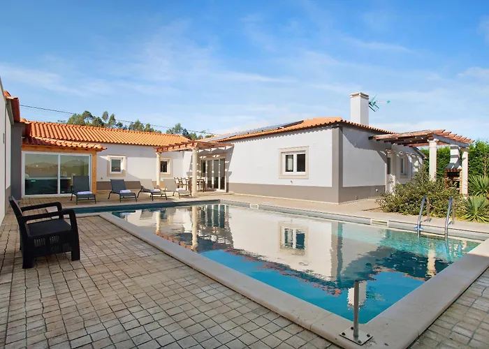 Rosa Com Piscina E Jacuzzi * Salir de Matos